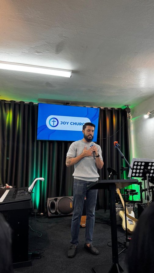 Uma igreja que cresce em oração, presença e serviço