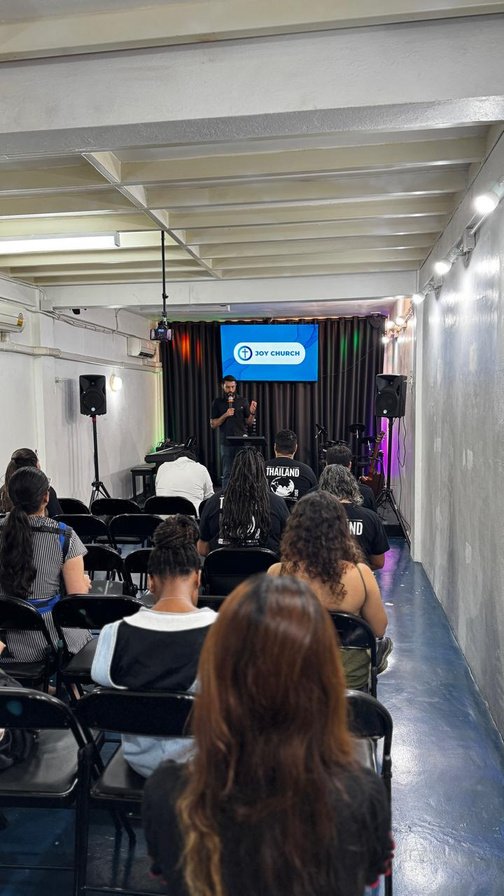 Uma igreja que cresce em oração, presença e serviço